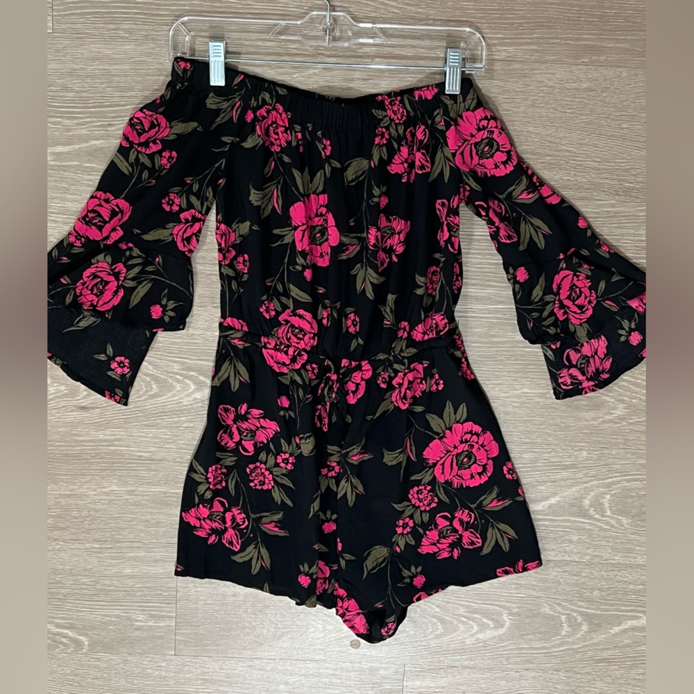 Express romper size S. Floral pattern, off the shoulder.